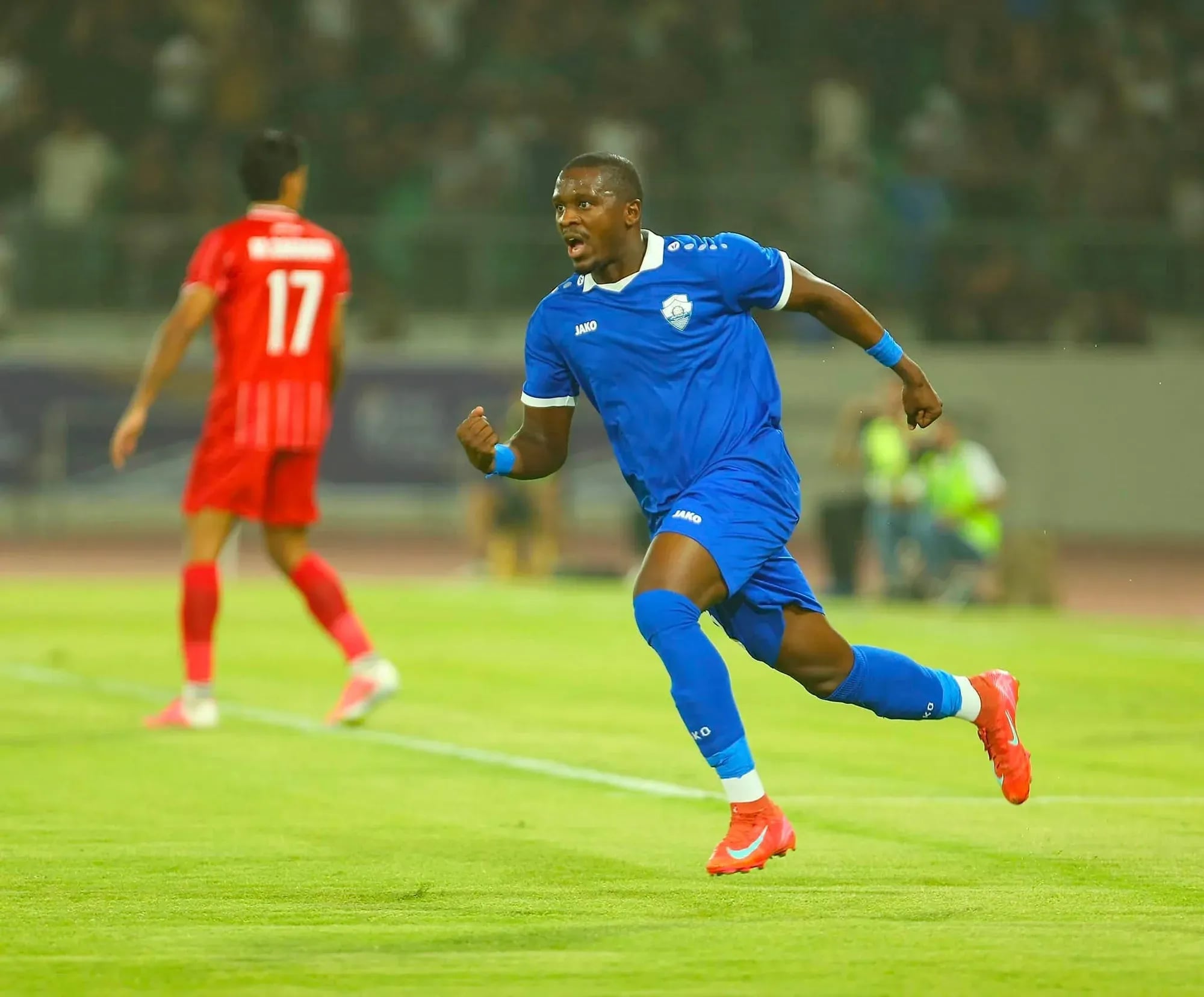 Pneu Flavio running during a match